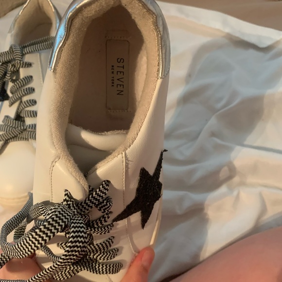 Brand new never worn Steve Madden black star shoes size 8 1/2 - Picture 4 of 5